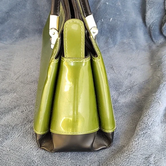 Beijo faux leather green/black color block shoulder bag. GUC. Preloved - Picture 4 of 15